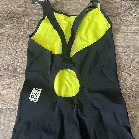 Speedo Female Swimsuit-Powerplus  size 24 Kneeskin - Picture 7 of 9